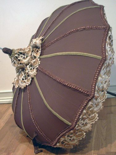 Steampunk parasol Moda Steampunk, Steampunk Gadgets, Mode Steampunk, Steampunk Aesthetic, Steampunk Crafts, Steampunk Wedding, Steampunk Cosplay, Idee Cosplay, Steampunk Diy