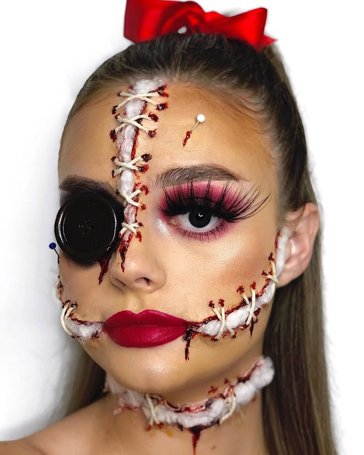 Voodoo Doll Photoshoot, Halloween Hair Tutorial, Voodoo Doll Costume Makeup, Spooky Doll Costume, Creepy Doll Halloween Makeup, Voodoo Doll Makeup Halloween, Scary Doll Makeup Halloween, Makeup Costume Halloween, Voodoo Doll Halloween Costume