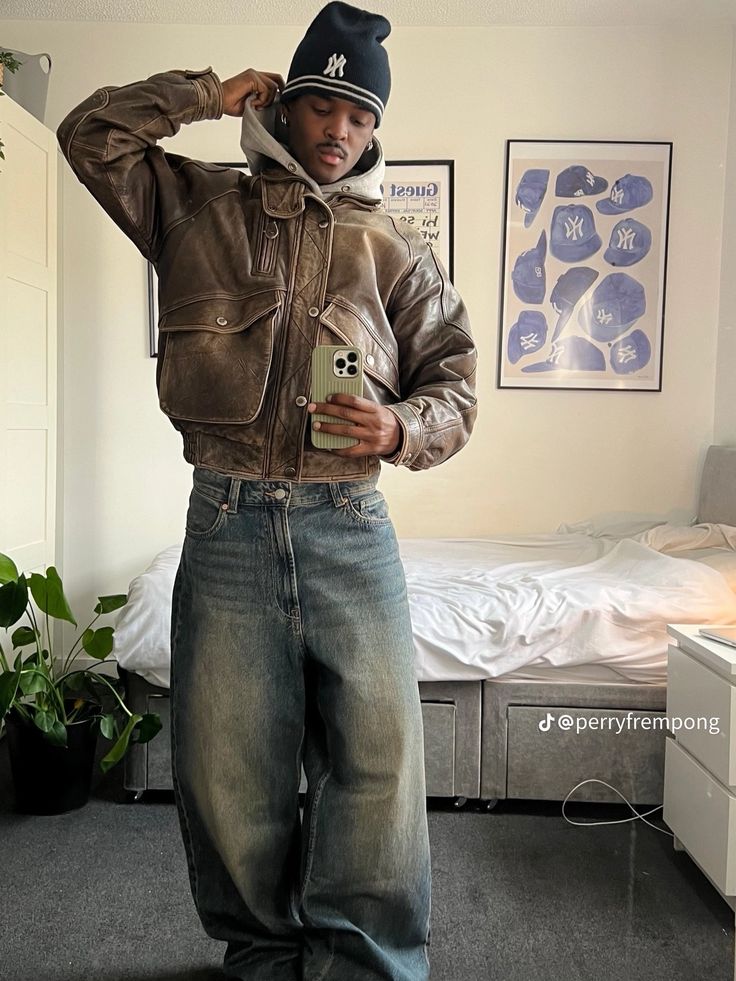 Baggie Jeans Outfit, Baggy Jeans Outfits, Loafers Boots, Pose Photography, Dr Martens Outfit, Baggy Jeans Outfit, Guy Fits, Aesthetic Outfits Men, Streetwear Fits