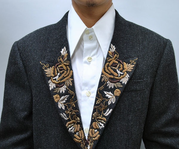 Embroidered lapel Embroidered Suit Jacket Men, Embroidered Suit Men, Embroidered Wedding Suit, Floral Suit Men, Fun Suits, Lapel Embroidery, Wedding Vest, Art Nouveau Weddings, Gala Outfit