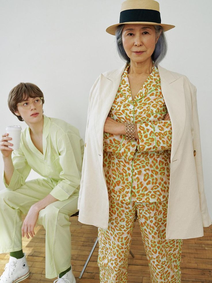 Pajama shirt and pants in soft, woven cotton fabric. Shirt with a resort collar, buttons at front, a chest pocket, long sleeves and contrasting piped trim. Pants with covered elastic and a drawstring at waistband, mock fly with button fastening, and discreet side pockets. - Long- Regular waist- Long sleeve Spring Workwear Sets With Collared Shape, Spring Workwear Sets With Collar, Spring Workwear Collared Sets, Spring Workwear Sets, Daywear Sets With Pockets And Long Sleeves, Relaxed Fit Collared Pajama Set For Party, Summer Workwear Sets With Lapel Collar, Casual Sets With Lapel Collar For Work, Relaxed Fit Long Sleeve Sets For Daywear