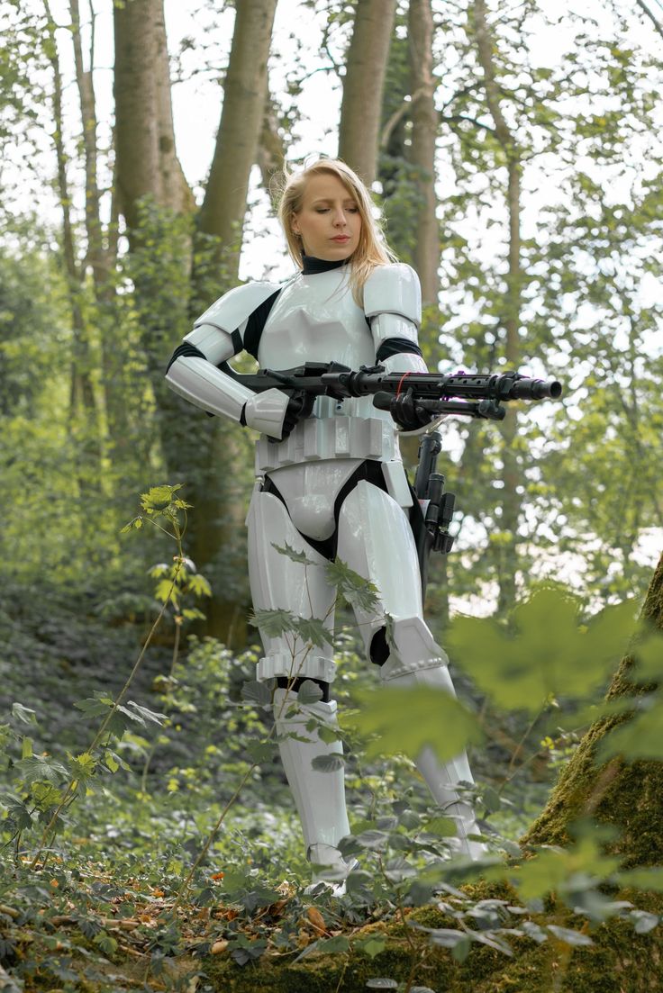 Starwars Drawings, Scifi Cosplay, Female Stormtrooper, Robot Armor, Starwars Cosplay, White Armor, Cosplay Art, Star Wars Empire, Star Wars Costumes