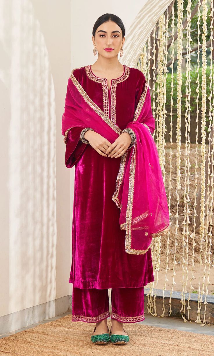 Pink Velvet Suit, Velvet Shawls, Dabka Work, Velvet Dupatta, Rani Pink, Velvet Dress Designs, Velvet Suit, Evening Dresses With Sleeves, Pink Suit