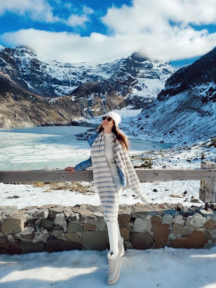 Kashmir Snow Photography, Srinagar Outfit Ideas, Kasmir Outfit Ideas, Outfit For Kashmir Trip In Winter, Winter Outfits For Kashmir, Kashmir Winter Outfit, Kashmir Outfit Ideas In May, Outfits For Kashmir Trip, Poses In Manali