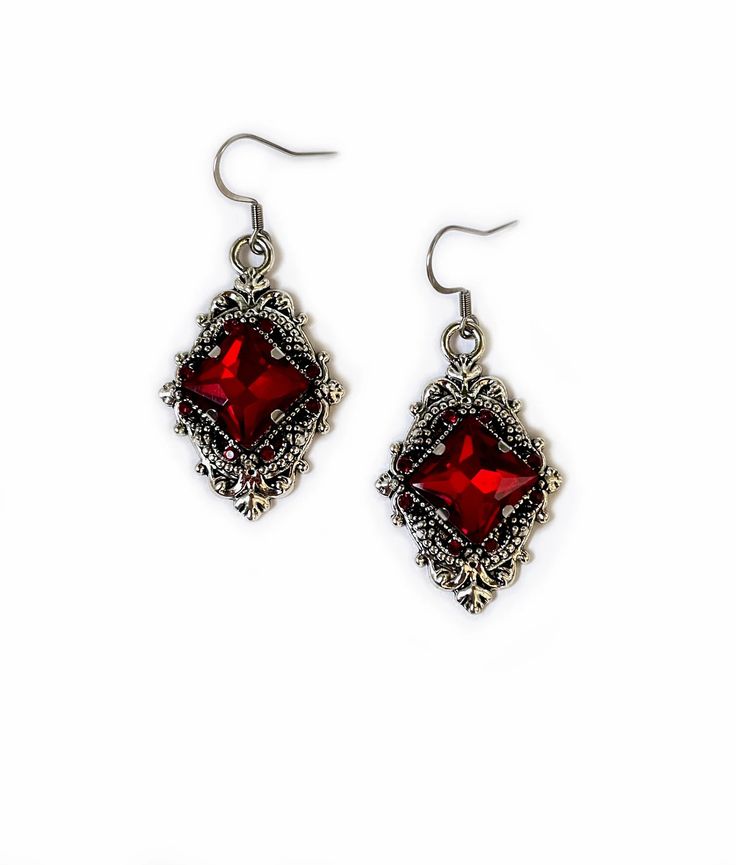 Dark Ruby Red/garnet Filigree Flapper 1920's Style Antique - Etsy 1920s Earrings, 1920's Style, Antique Silver Earrings, Earrings Gothic, Red Accessories, Choker Pendant, Filigree Pendant, Red Jewelry, Red Earrings