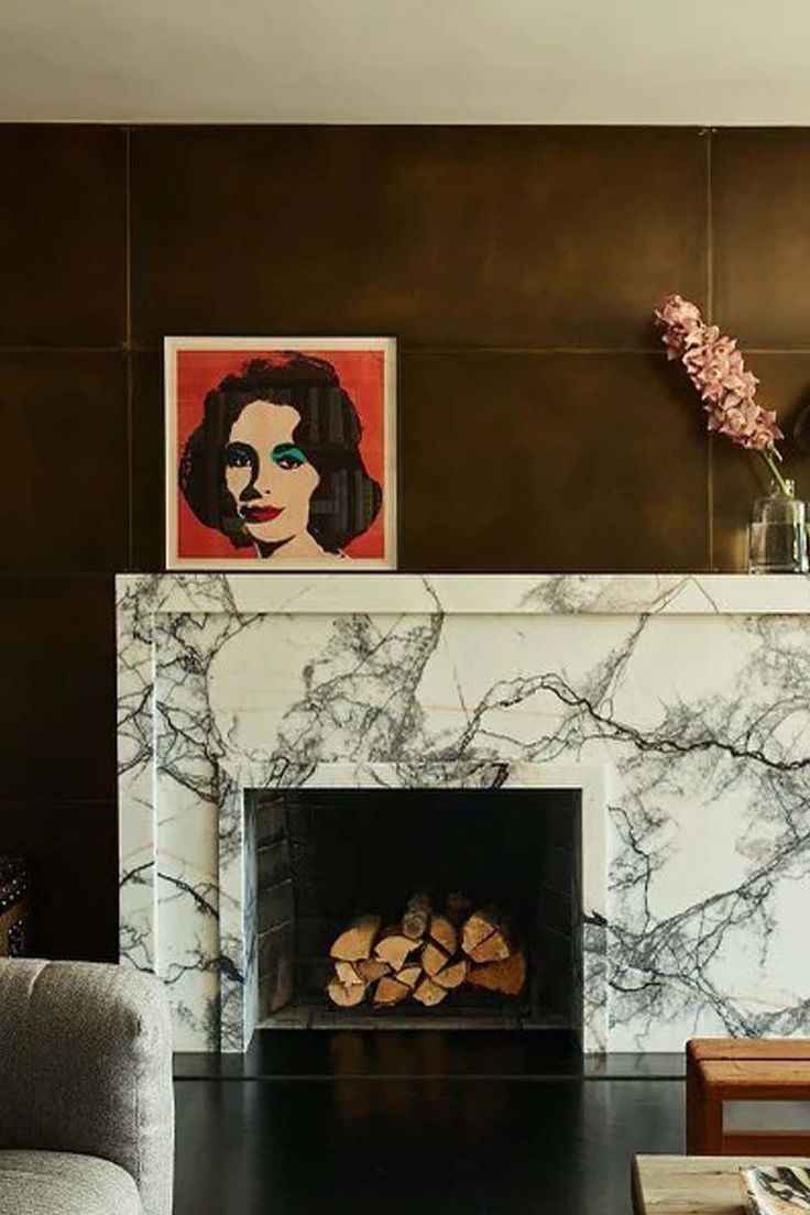 classy marble fireplace design Dark And Moody Interiors, Art Deco Fireplace, Marble Fireplace, Marble Fireplaces, Fireplace Wall, Interior Deco, Fireplace Mantle, Fireplace Design, A Living Room