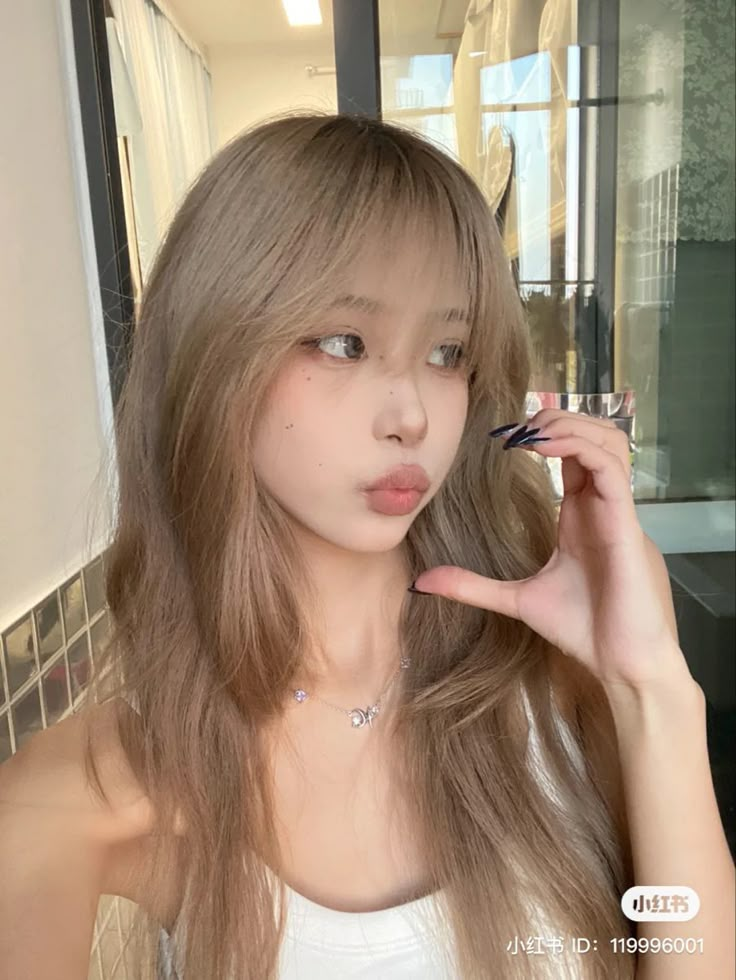 Same Skin And Hair Color, Ash Blonde Hair Tan Skin, Light Brown Skin Hair Color Ideas, Korean Hair Blonde, Siamese Hair Color, Hair Color Ideas For Yellow Skin Tone, Blonde On Light Skin, Summer Bangs Hair, Neutral Tone Brown Hair