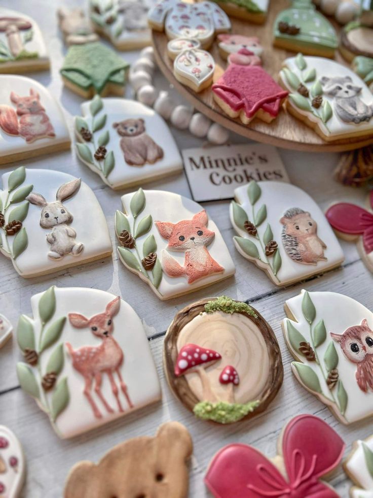 many decorated cookies are sitting on a table