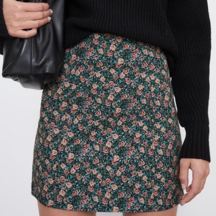 Never Worn! Floral Mini Skirt From Zara. Size Medium. Zipper Side Closure. Has A Bit Of Stetch To It. Fall Floral Print Mini Skirt, Relaxed Fit Floral Print Mini Skirt, Spring Green Floral Print Skort, Chic Floral Print Mini Skirt For Fall, Fall Floral Print Fitted Mini Skirt, Fitted Floral Print Mini Skirt For Fall, Casual Mini Skirt With Floral Print, Green Floral Print Skirt For Fall, Trendy Floral Print Mini Skirt