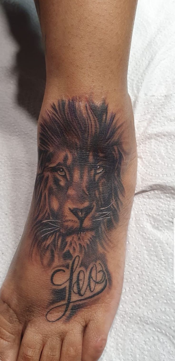 a foot with a lion on it and the word leo written in cursive writing