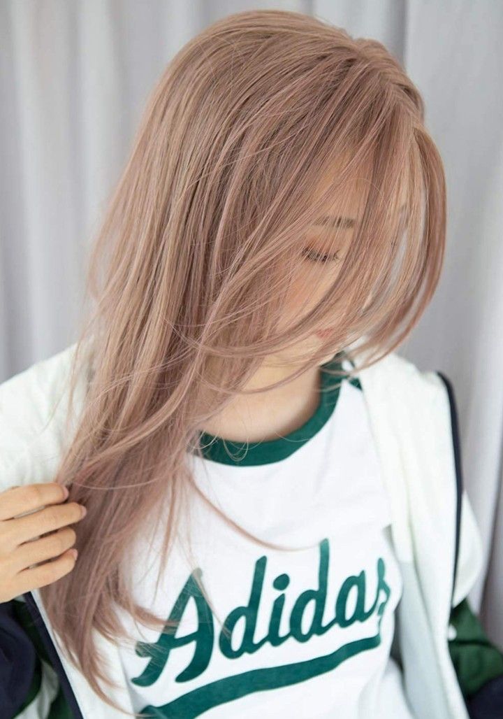 Ash Peach Hair, Peach Blonde Hair, Bayalage Color, Brownish Hair, Straight Hair Ideas, Hair Care Ideas, Woman Curly Hair, Blonde Hair Korean, Blonde Asian Hair