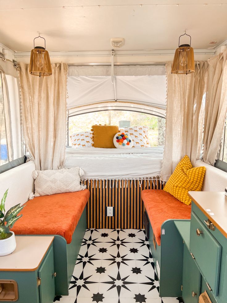 Camper pop up camper gona ping Fun Camper Remodel, Colorful Camper Remodel, Tent Trailer Decor, Cute Trailer Interior, Camper Design Interior, Shasta Trailer Interior, Colorful Camper Interior, Renovated Pop Up Camper, 60s Camper Interior