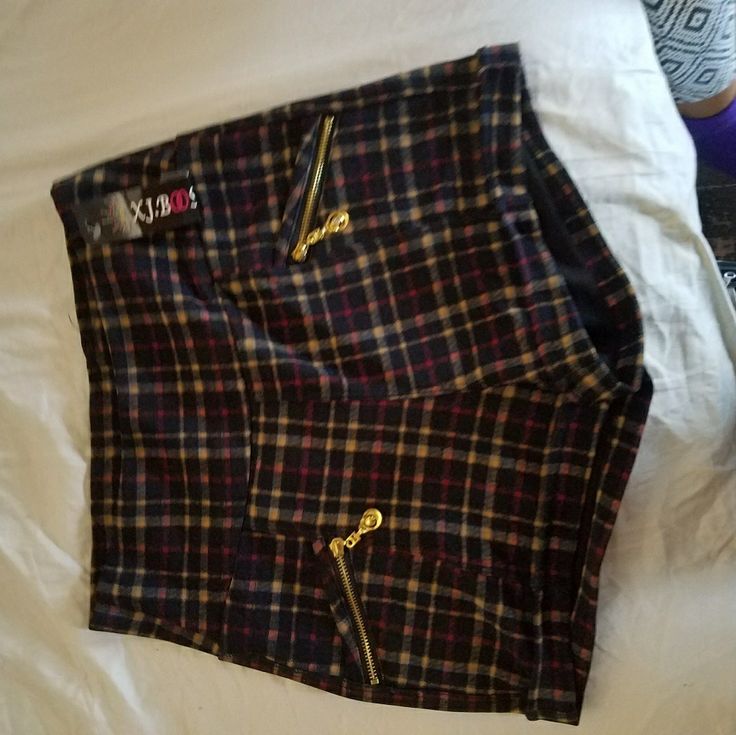 High Waist Plaid Print Shorts New With Tags Size Small/Medium Great Stretch Front Pockets Zipper Decoration Measurements Laying Flat Across Waist Measures Approximately Is 13.5" Inseam Measures Approximately 3" I Do Bundle And Offers Are Welcome Logan Plaid Shorts, Print Shorts, Plaid Print, Printed Shorts, High Waist, Plaid, High Waisted, Womens Shorts, Zipper