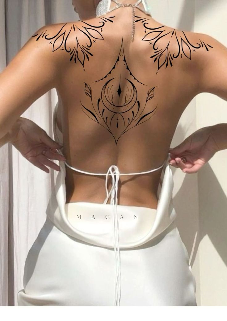 Shoulder Tattoo Pattern, Upper Buttock Tattoo, Back And Shoulder Tattoo, Geometric Shoulder Tattoo, Womens Back Tattoos Large, Geometric Tattoo Female, Flowers Back Tattoo, Shoulders Tattoo, Side Body Tattoos