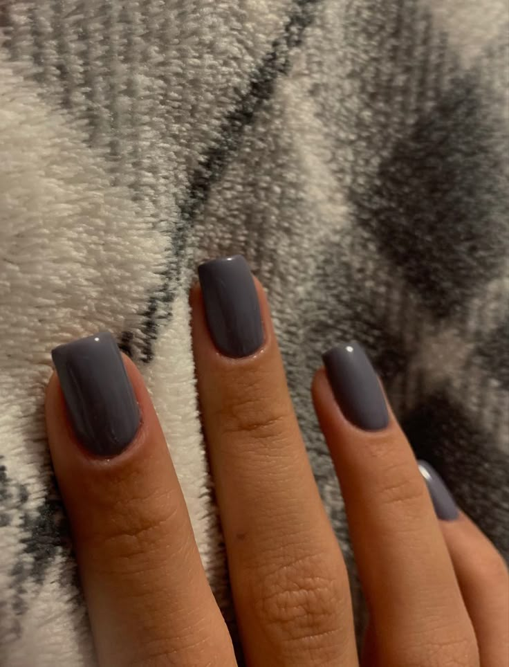 Dark Gray Manicure, Short Square Grey Nails, Cute Nail Colors For Winter, Gel Mani Short Nails Natural Winter, One Color Nails Winter, Short Square Gray Nails, Elegant Grey Nails, Grey Nails Fall, Short Dark Grey Nails