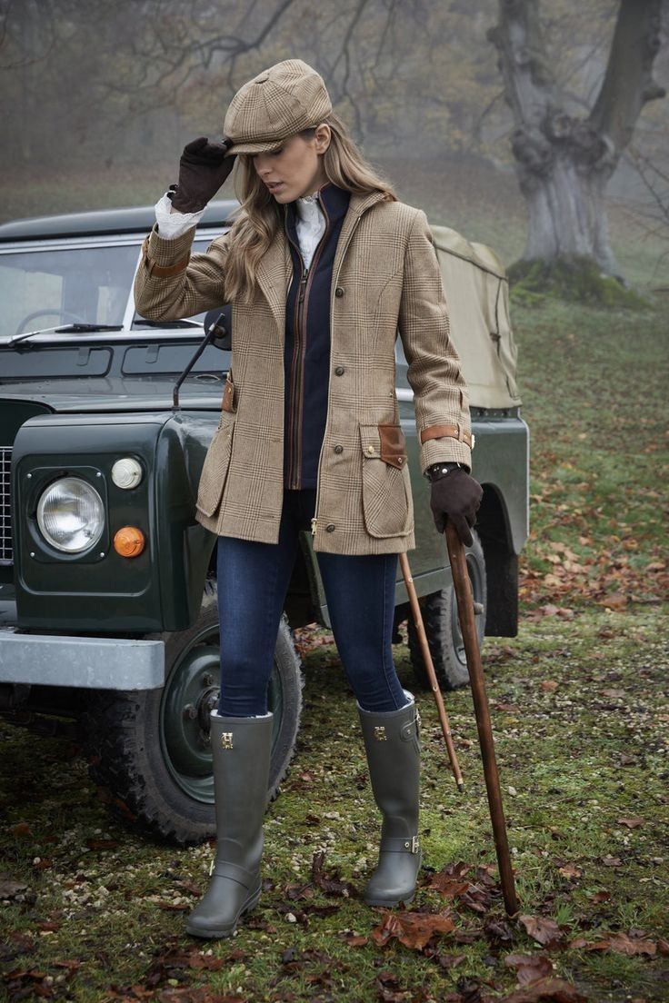 British Country Style Women, Mode Style Anglais, English Country Fashion, Countryside Outfit, Country Outfits Women, Countryside Fashion, British Country Style, Holland Cooper, Countryside Style