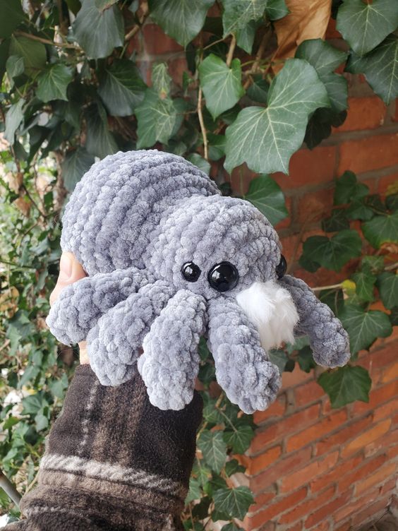 Crochet stuffed animals Free Patterns For Toys, Jumping Spider Crochet, Crochet Big Amigurumi, Crochet Stuffy Ideas, How To Crochet Animals For Beginners, Chunky Yarn Amigurumi Free Pattern, Spider Crochet Pattern Free, Plush Yarn Crochet Patterns, Plush Amigurumi Free Pattern