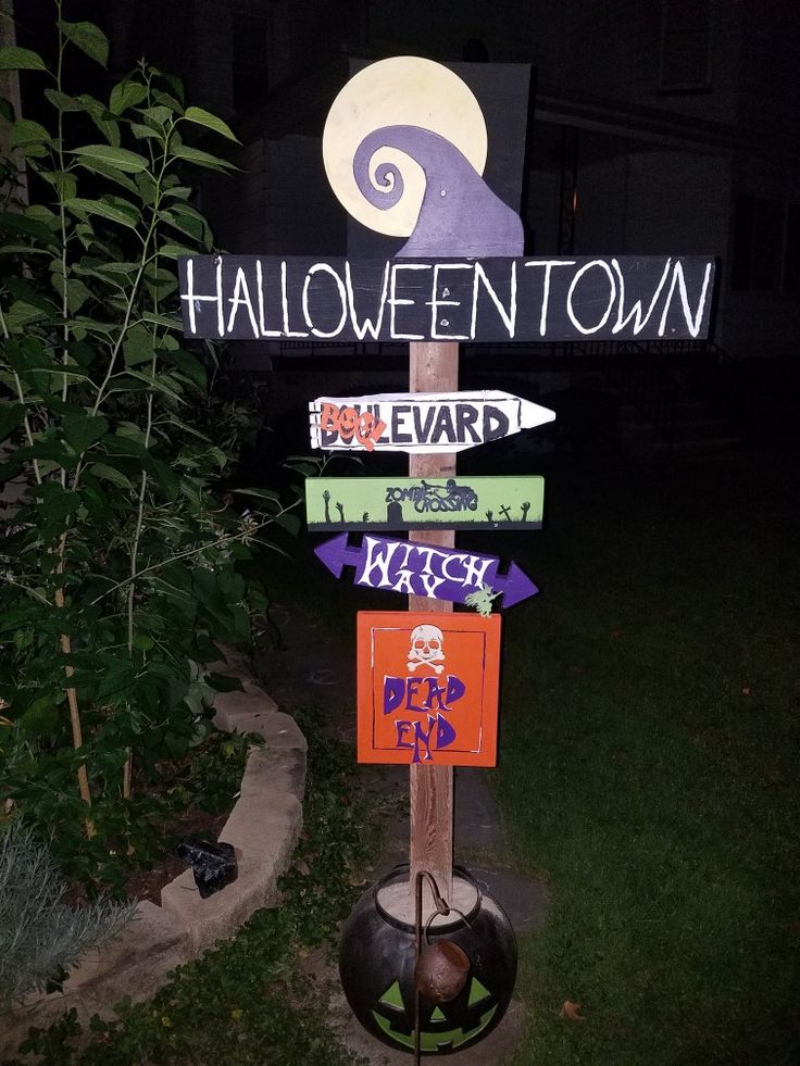 a street sign with halloween town written on it