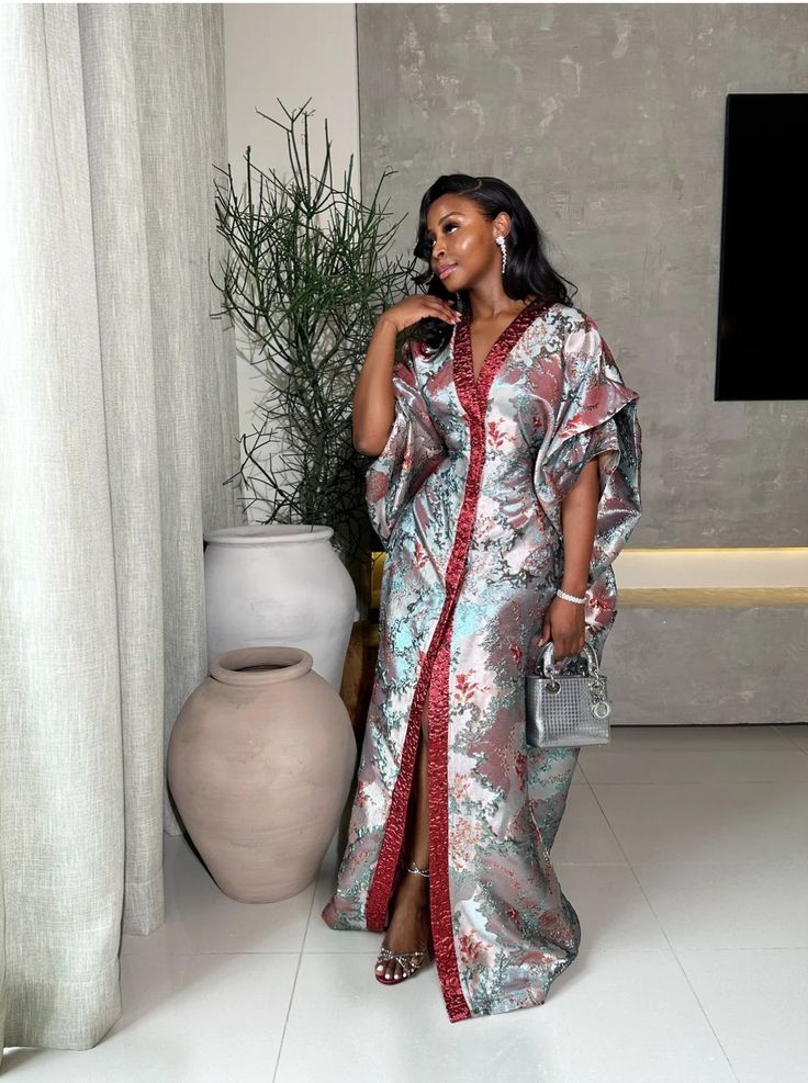 Kimono Woman, Nigerian Traditional Dresses, Nigerian Dress Styles, Boubou Styles For Women, Nigerian Outfits, Bubu Gown Styles, Nigerian Dress, Modest Dresses Fashion, Kaftan Designs