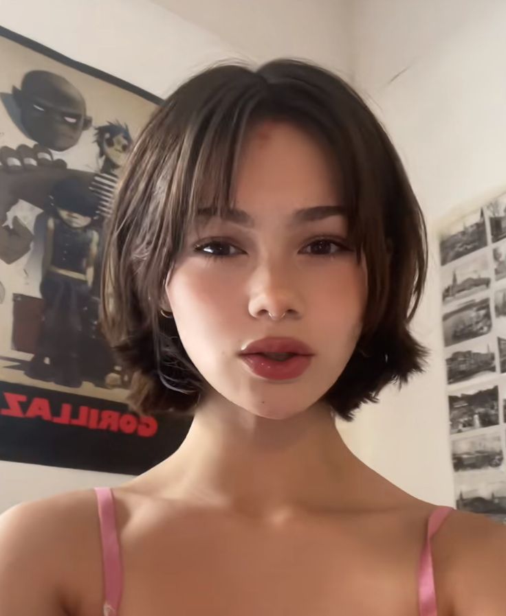 Bob Haircuts For Women Aesthetic, Short Hair Outfits Ideas, Short U Haircut, Short Hazel Hair, Short Hair With Middle Part Bangs, Short Mid Face, Short Layered Bob Straight Hair, Short Hair For Flat Hair, Straight Short Haircuts For Women