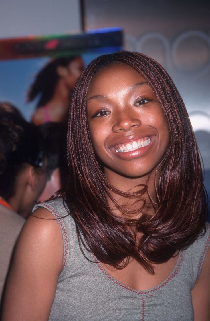 Braided Bobs Moesha Micro Braids, Brandy Moesha Braids, 2000s Hairstyles For Black Women, Brandy Micro Braids, Micro Braids 90s, Layered Bob Braids, African Micro Braids, Micro Braid Bob, Short Layered Braids Black Hairstyles