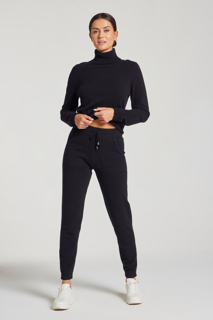 Luxury Travel Clothing | Londone Cashmere Women’s Jogger | ANATOMIE Luxury Full-length Pants With Ribbed Waistband, Luxury Wide Leg Pants With Patch Pockets For Women, Panel Jacket, Curvy Pants, Travel Clothing, Panel Leggings, Travel Pants, Fitted Joggers, Safari Jacket