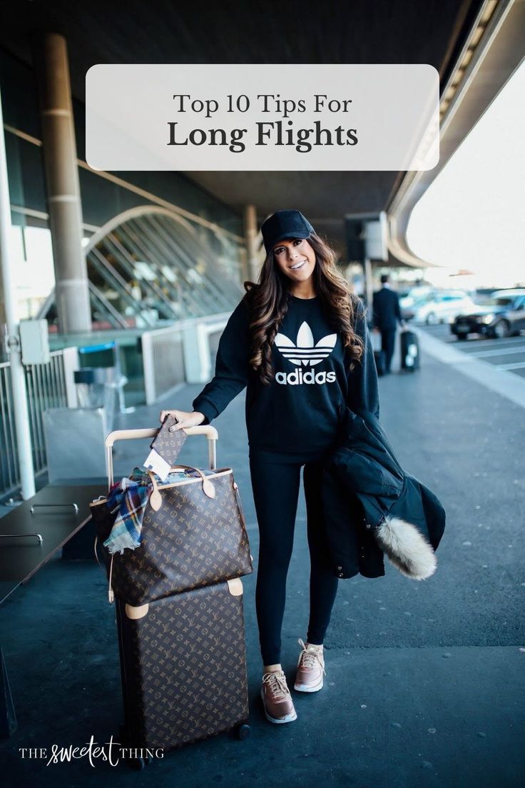 Journal Tattoo, Airport Outfit Comfy, Long Flight Tips, Comfy Airport Outfit, Airport Travel Outfits, Flight Outfit, Comfy Travel Outfit, Airplane Outfits, Sweatshirt Adidas