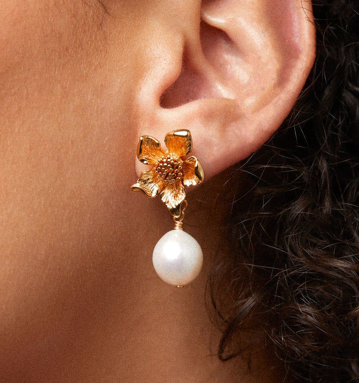 These are lightweight and waterproof! We love these statement droplet earrings for their the organic and playful shape. Style these oversized droplet earrings up for a fun night out or make them an essential part of your daily line up.
Size: 1.25" x .65" Hypoallergenic Long Drop Pearl Earrings, Trendy Teardrop Earrings For Spring, Long Drop Pearl Earrings For Everyday, Spring Pearl Drop Gold Jewelry, Spring Gold Jewelry With Pearl Drop, Everyday Long Drop Pearl Earrings, Spring Trendy Teardrop Earrings, Spring Teardrop Jewelry, Gold Pearl Drop Earrings For Spring