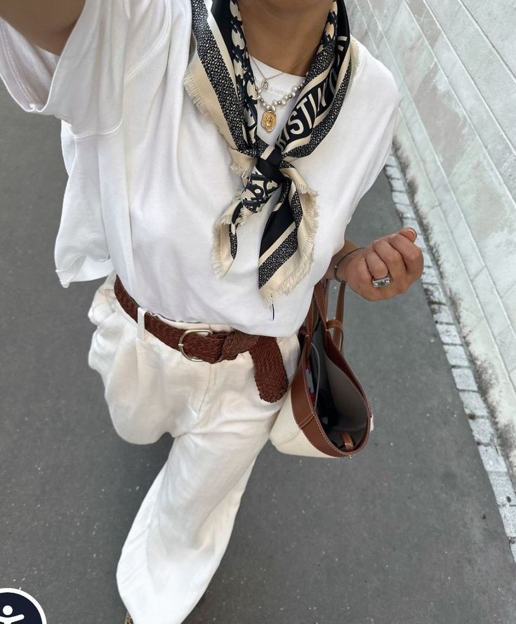 Neck Scarf Outfit, Silk Scarf Outfit, Scarf Styling, Tie A Scarf, Silk Scarf Style, Moda Paris, Scarf Outfit, Inspo Looks, Work Fits