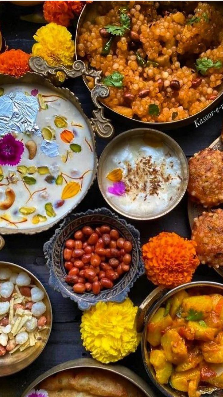 many bowls filled with different types of food