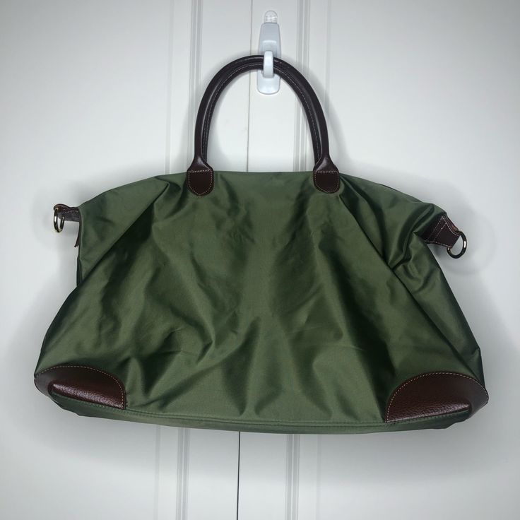 Great Weekender Crossbody Bag Green Tote Shoulder Bag For Weekend Trips, Sporty Green Bag For On-the-go, Casual Green Travel Bag With Removable Pouch, Sporty Khaki Bag For Everyday Use, Green Large Capacity Shoulder Bag For Weekend Trips, Green Bag With Removable Pouch For Weekend Trips, Green Bags With Removable Pouch For Weekend Trips, Sporty Green Bag With Adjustable Strap, Olive Travel Satchel Shoulder Bag