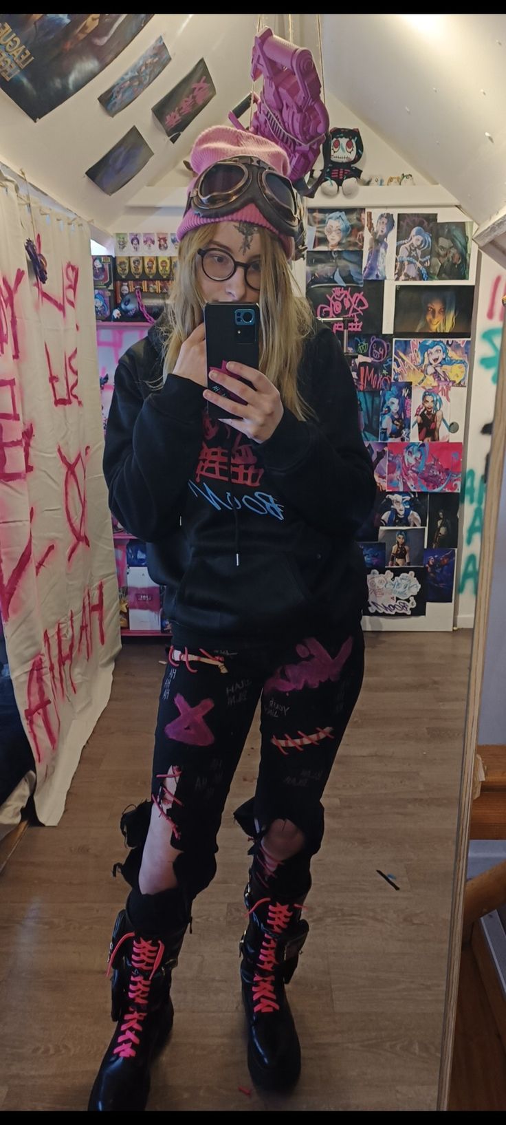 #cyberjinx #jinx #outfit Jinx Clothes Aesthetic, Jinx Casual Outfit, Arcane Inspired Outfit, Jinx Aesthetic Outfit, Jinx Arcane Outfit Inspired, Jinx Inspired Outfit Ideas, Jinx Outfit Ideas, Jinx Arcane Outfit, Jinx Fashion