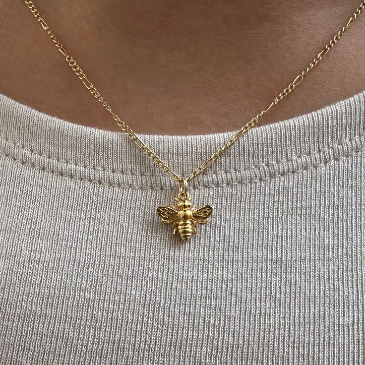 Honey Bee Necklace The honey bee symbolizes dedication, community and work ethic -  associated with the both hard work and the sweetness of life, the honey been is a reminder to stay in balance. - Gold Vermeil Honey Bee Charm - 14k Gold-filled 1.4mm Figaro Chain  - Length: 16, 18, 20 inches  - Hypoallergenic, water resistant, non-tarnish خواتم خطوبة, Preppy Jewelry, Bee Necklace, Work Ethic, Bee Charms, Pretty Jewelry, Classy Jewelry, Jewelry Lookbook, Layering Necklace