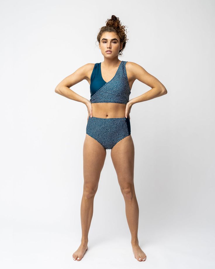 Go-dry 4-way Stretch Nylon Swimwear, Sporty Swimwear In Recycled Polyester With 4-way Stretch, Sporty Swimwear With 4-way Stretch In Recycled Polyester, Sporty Stretch Swimwear Made Of Recycled Polyester, Functional Stretch Swimwear In Recycled Polyester, Sporty Stretch Swimwear In Recycled Polyester, Stretch Nylon Activewear With Upf 50+, Athleisure Beach Swimwear In Recycled Polyester, Functional Nylon Swimwear With 4-way Stretch