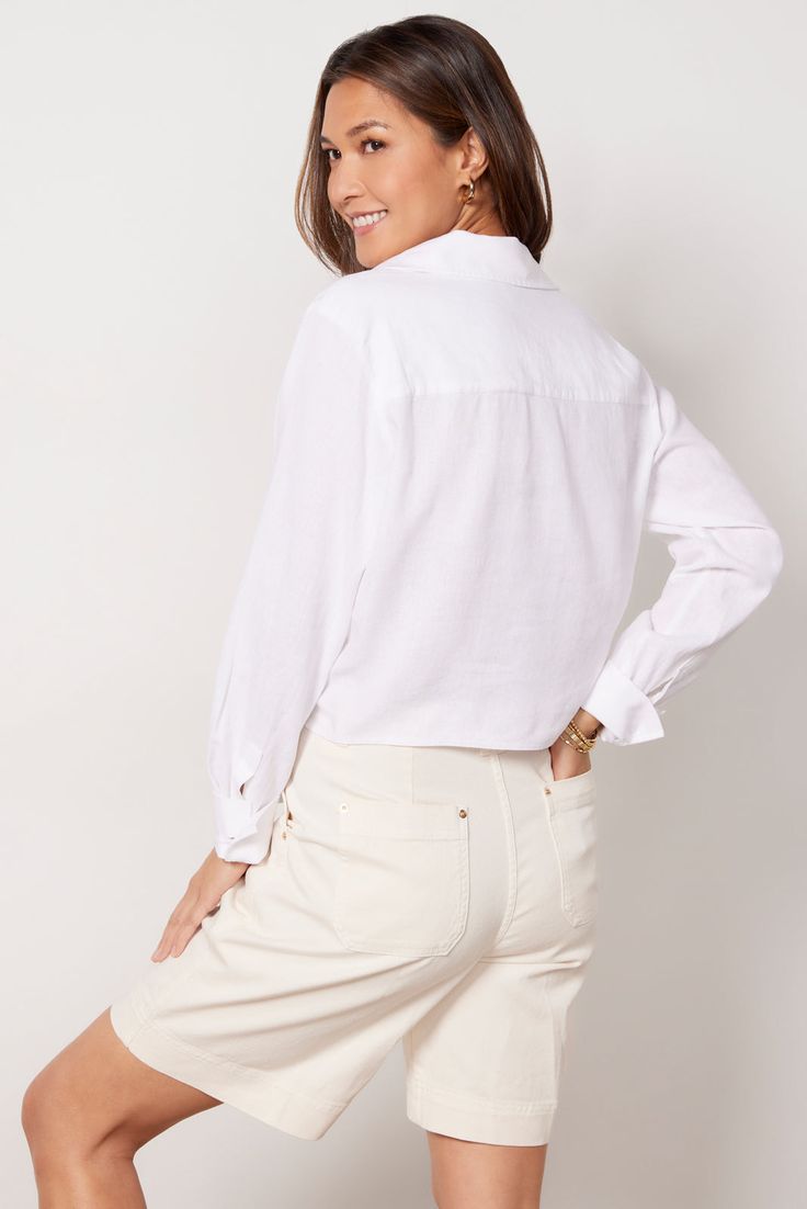 Elevate your summer wardrobe with this stylish Sanctuary button-down. Designed with a tie-front hem, this chic shirt is crafted in linen-blend fabric with long sleeves and utility-style chest pockets. You'll love it paired with jeans, shorts, or wide leg pants. | SANCTUARY Women's Utility Pocket Shirt, Size XL, White Chic Shirts, Utility Style, Brand Style Guide, Fashion 101, Pocket Shirt, Fall Shopping, Tee Dress, Work Fashion, Large White