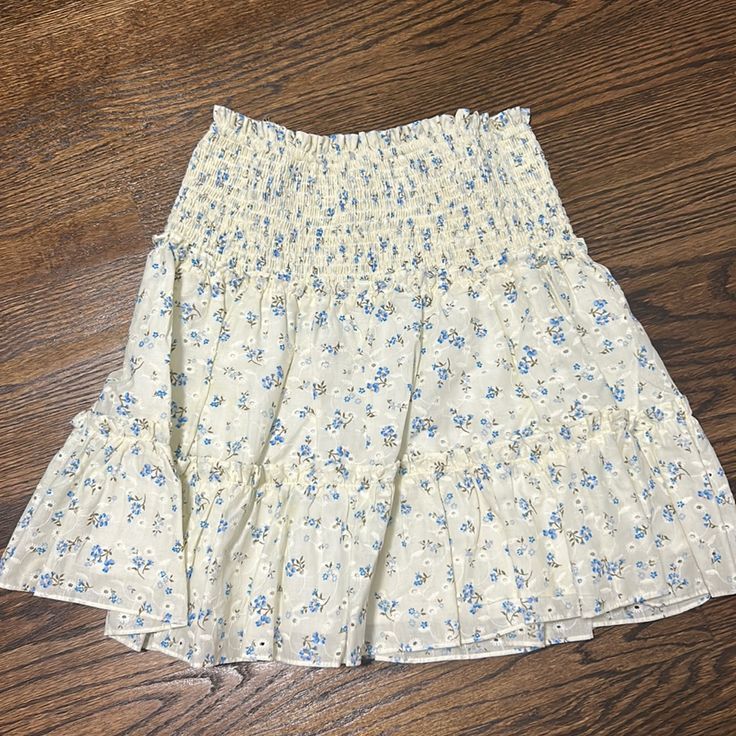 Brand New, Never Worn, Perfect Condition, Very Cutesy. Cute Cream Skirt For Spring, Casual Cream Skirt With Floral Print, Casual Cream Floral Print Skirt, Summer Beige Skirt For Brunch, Casual Cream Skirt For Vacation, Casual Cream Skirt For Brunch, Cream Mini Skirt For Day Out, Cream Mini Skirt For Beach, Casual Cream Lined Mini Skirt