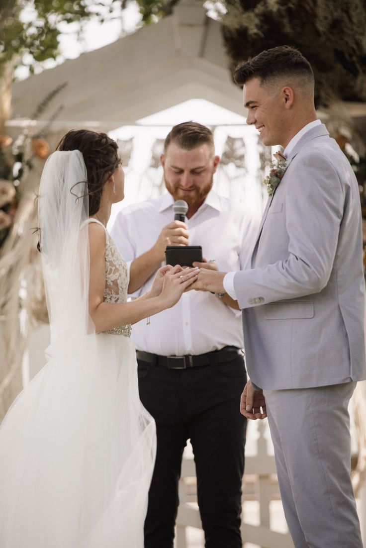 the bride and groom are exchanging their vows