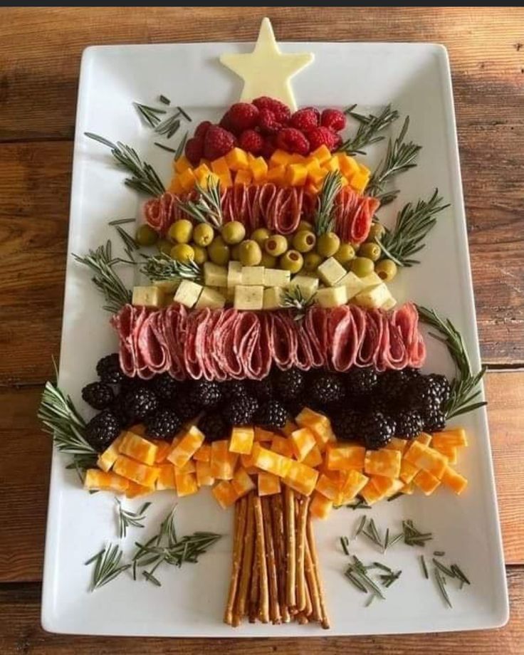 Christmas Tree Charcuterie, Tree Charcuterie, Christmas Party Snacks, Best Christmas Appetizers, Lights For Christmas, Christmas Recipes Appetizers, Charcuterie Inspiration, Party Food Platters, Easy Food Art