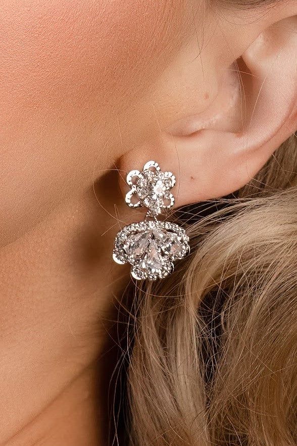 Our LEXI earrings, which are the tiny version of LEXES, are absolutely gorgeous to wear for a special occasion or a day outing. The silhouette consists of a floral design filled with crystals shaped in a leaf form to add a fine look. Handcrafted Highest Quality Swarovski / Cubic Zirconia Platinum plated Guards against scratches and tarnish. approximate size 1" length 0.5" width Nickel free Free Shipping in USA Elegant Crystal Flower Earrings For Party, Glamorous Formal Flower Earrings For Pierced Ears, Flower-shaped Earrings With Diamond Accents For Wedding, Elegant Silver Flower-shaped Crystal Earrings, Elegant Sparkling Flower Drop Earrings, Diamond Flower Earrings For Wedding, Sparkling Flower-shaped Cubic Zirconia Earrings, Sparkling Drop Flower Earrings For Wedding, Sparkling Flower Drop Earrings For Wedding