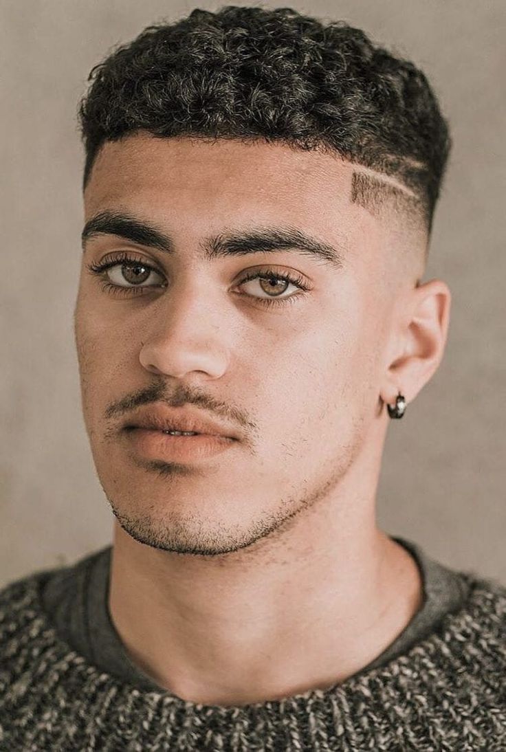 Short Men Curly Hair, High Fade Curly Hair, Mens Curly Haircuts Short, Short Mens Haircut Curly, Curly Short Hair Men, Lineup Haircut, Short Curly Hairstyles Men, Oliver Martinez, Mens Short Curly Hairstyles