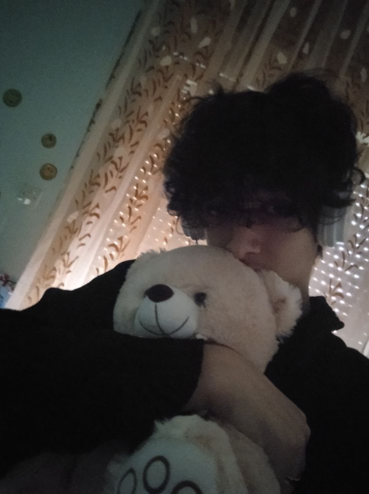 teddy bear and guy with white headphones and black fluffy long hair Long Fluffy Hair, Hugging A Teddy Bear, Holding Teddy Bear, Science Projects For Kids, A Teddy Bear, Fluffy Hair, Eternal Sunshine, Aesthetic Pics, Selfie Ideas