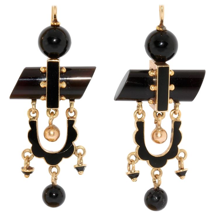 Antique, historical, onyx gold stud earrings. With black enamel. No damages. Including certificate of authenticity. We have the matching large onyx pendant on offer. Black Onyx Jewelry, Onyx Pendant, Onyx Jewelry, Gold Stud Earrings, Gold Stud, Robins, Fringe Earrings, Rose Gold Earrings, Gold Earrings Studs