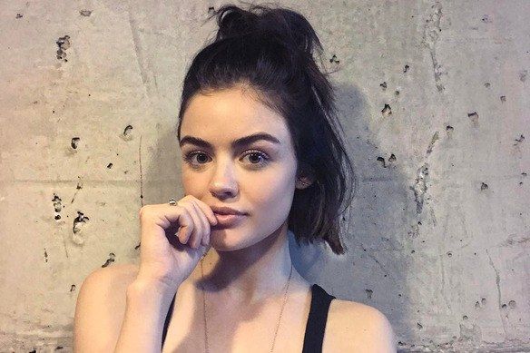 Lucy Hale Bob Haircut, Lucy Hale Hair 2023, Lucy Hale Haircut Short, Bob Without Layers, Lucy Hale Hair Short, Short Hair Lucy Hale, Lucy Hale Bob, Lucy Hale Haircut, Lucy Hale Face Shape