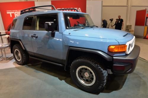 a blue jeep is on display at an auto show