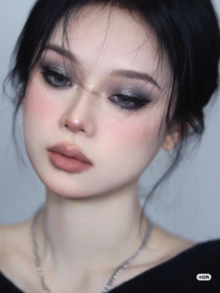 Korean Smoky Eyes Makeup, Smokey Monolid Makeup, Smokey Eye Makeup Monolid, Cool Toned Brown Makeup, Gray Douyin Makeup, Cool Toned Douyin Makeup, Panda Eyes Makeup, Soft Punk Makeup, Smokey Douyin Makeup