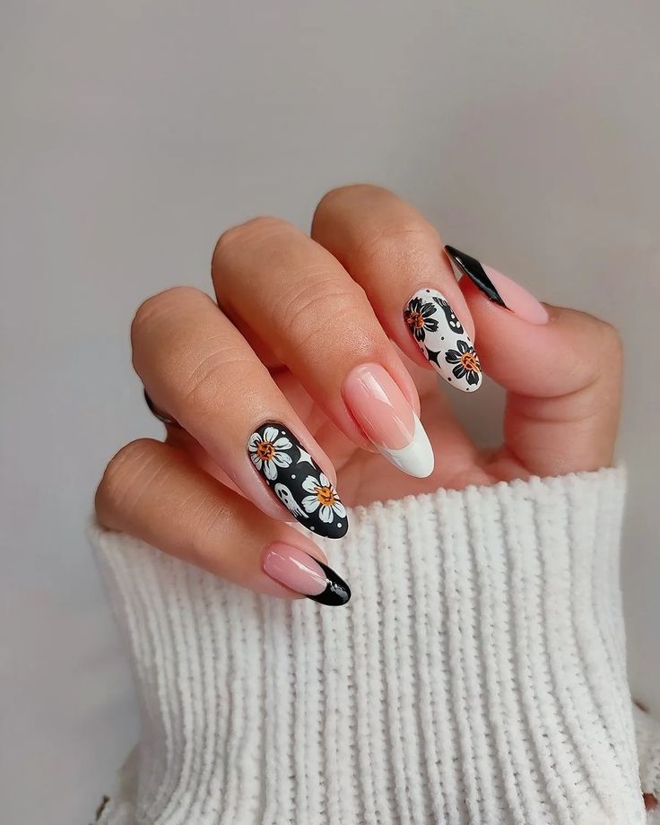 Book Nails Designs, Spring Goth Nails, Summer Goth Nails, Edgy Nail Ideas, Abstract Tattoo Ideas, Abstract Tattoos, Garden Nails, Mickey Nails, Halloween Acrylic Nails