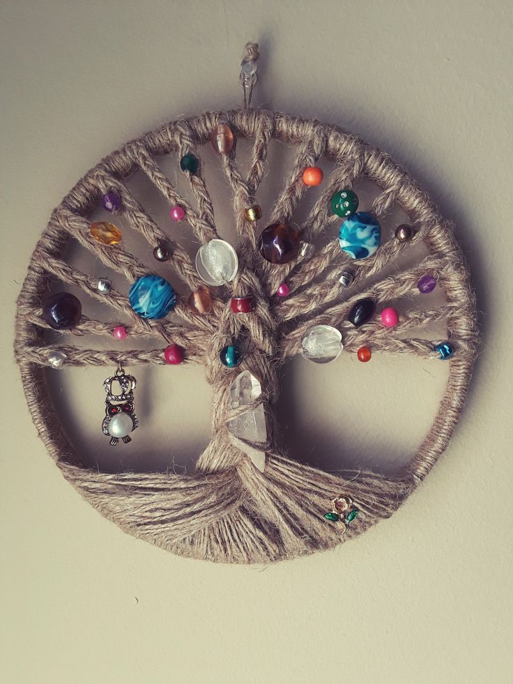 the tree of life is made out of rope and glass bead beads on it's sides