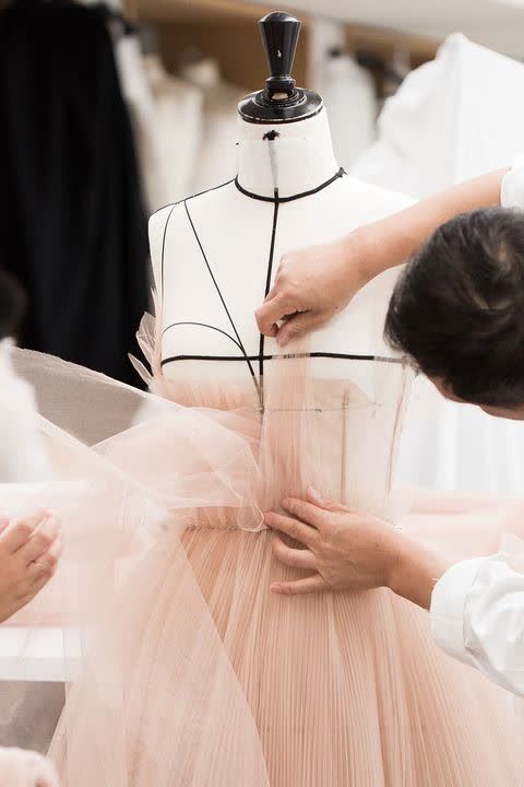 Dior Couture Gowns, Dior Couture Dresses, Pleated Tulle Dress, Fashion Design Inspiration, Dior Atelier, Madeleine Vionnet, Moda Aesthetic, Fashion Dream Job, Fashion Designer Studio