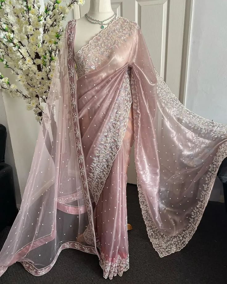 Simple Saree Designs, Indian Bride Outfits, Fancy Sarees Party Wear, Simple Sarees, Saree Designs Party Wear, Fancy Dresses Long, Indian Dresses Traditional, Bridal Dress Fashion, Indian Bridal Fashion