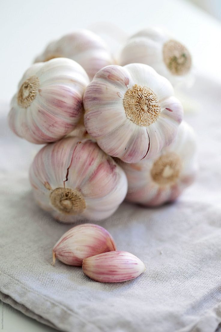 several garlics are sitting on top of a napkin